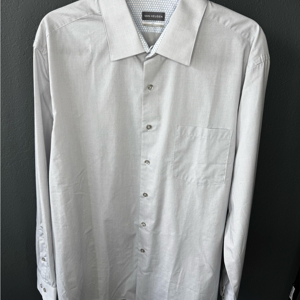 Van Heusen Men's Light Gray Dress Shirt